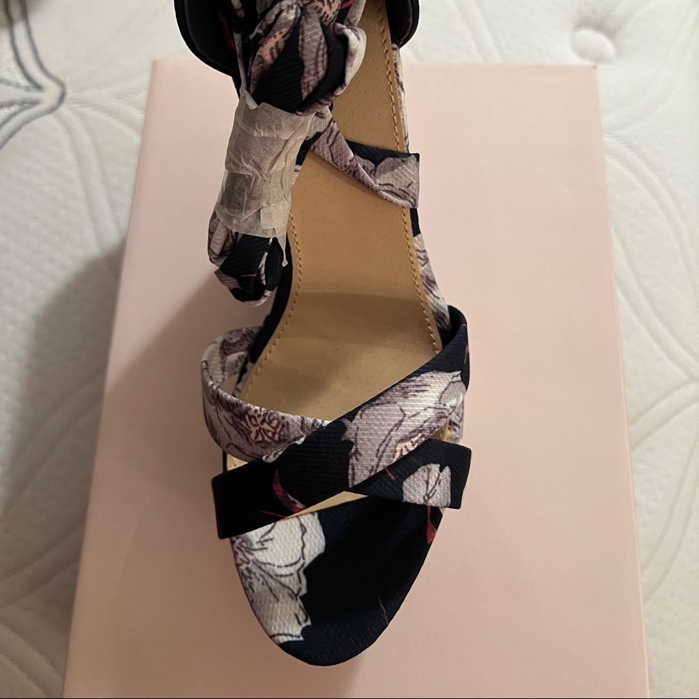 Floral wedge